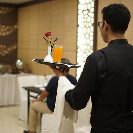 Hotel Emirates โกลกาตา ภายนอก รูปภาพ